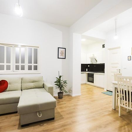 At Bazaar Central Apartment Тирана Екстериор снимка