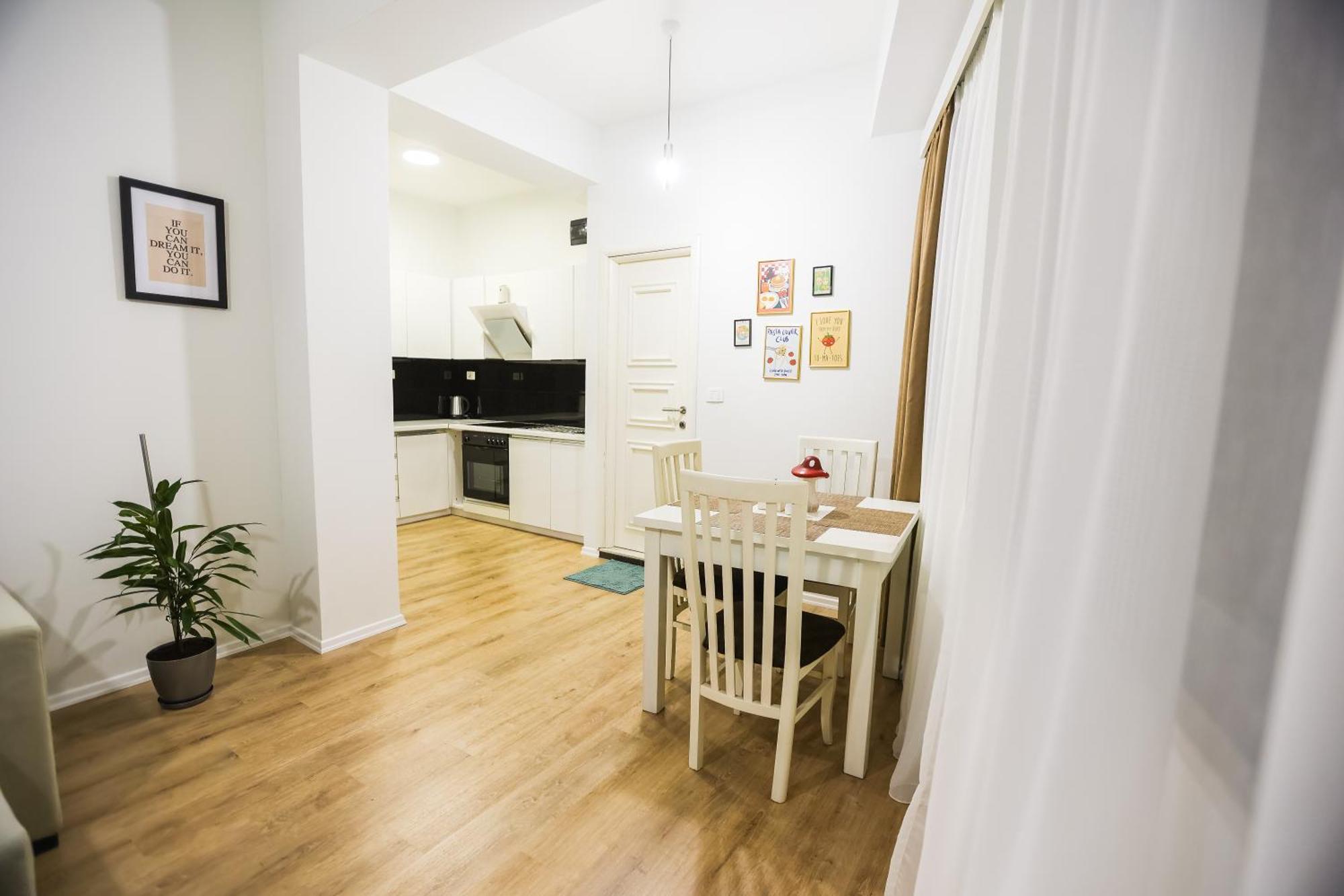 At Bazaar Central Apartment Тирана Екстериор снимка