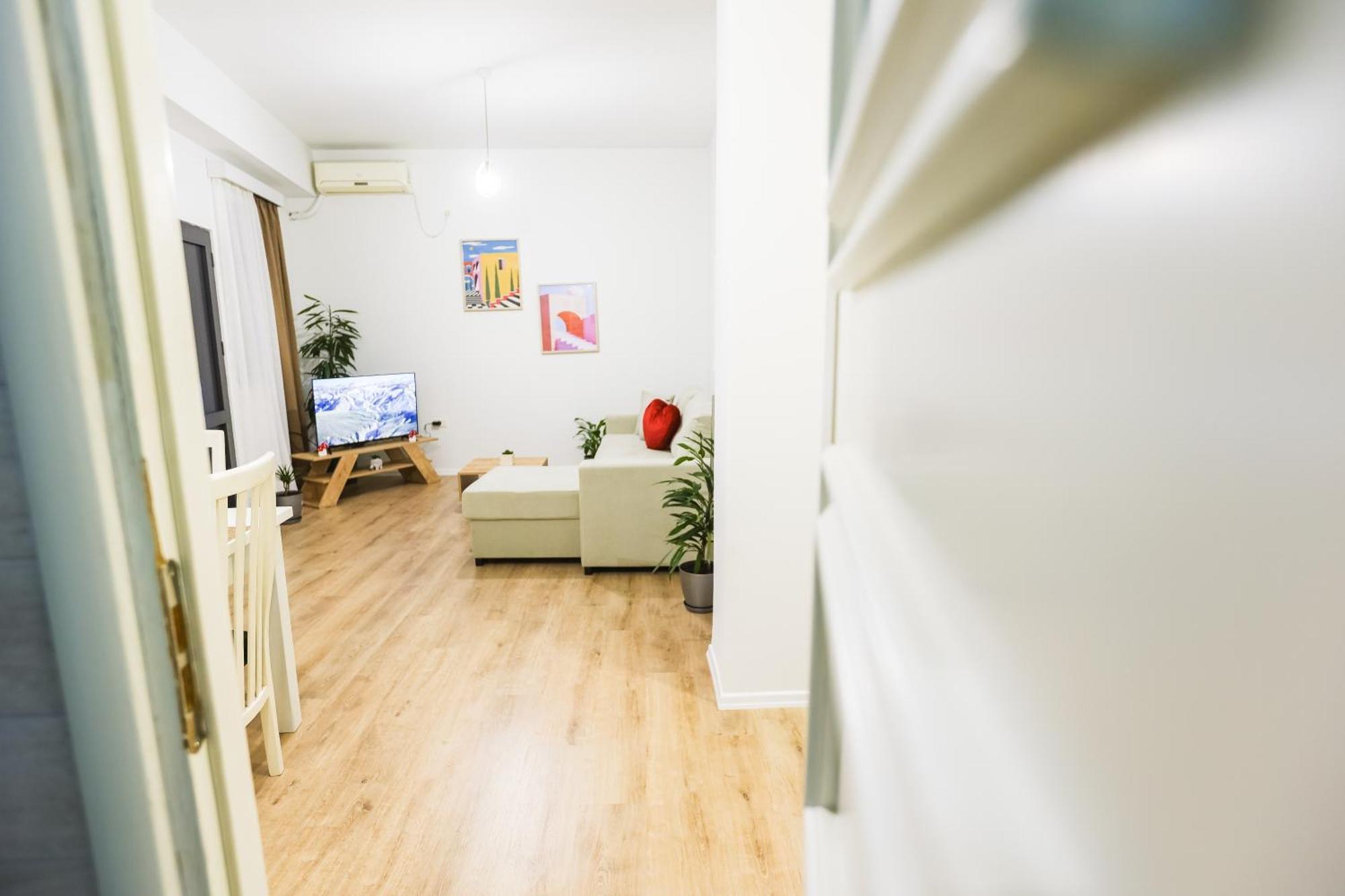 At Bazaar Central Apartment Тирана Екстериор снимка