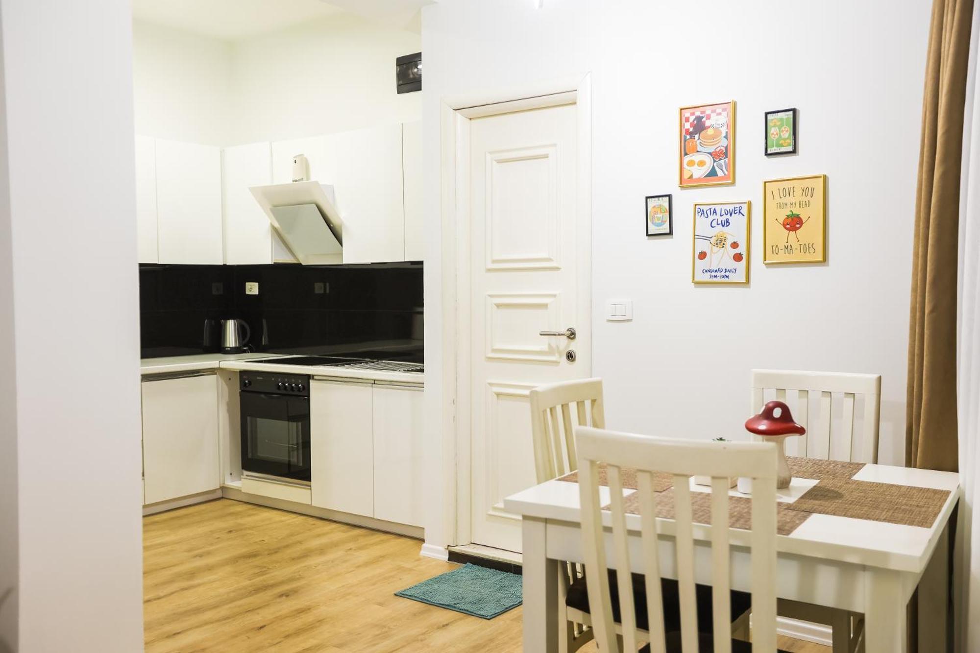 At Bazaar Central Apartment Тирана Екстериор снимка