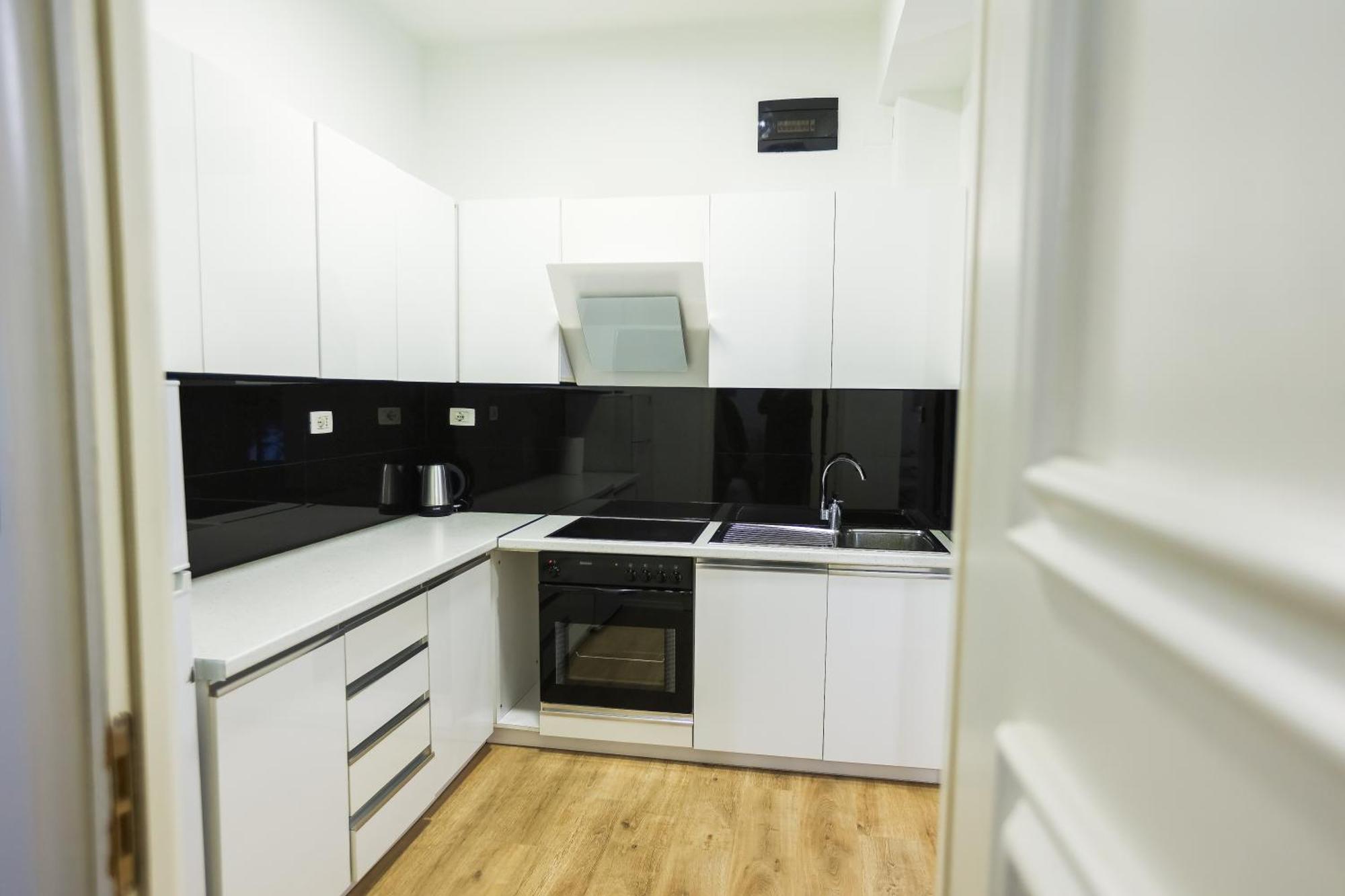 At Bazaar Central Apartment Тирана Екстериор снимка
