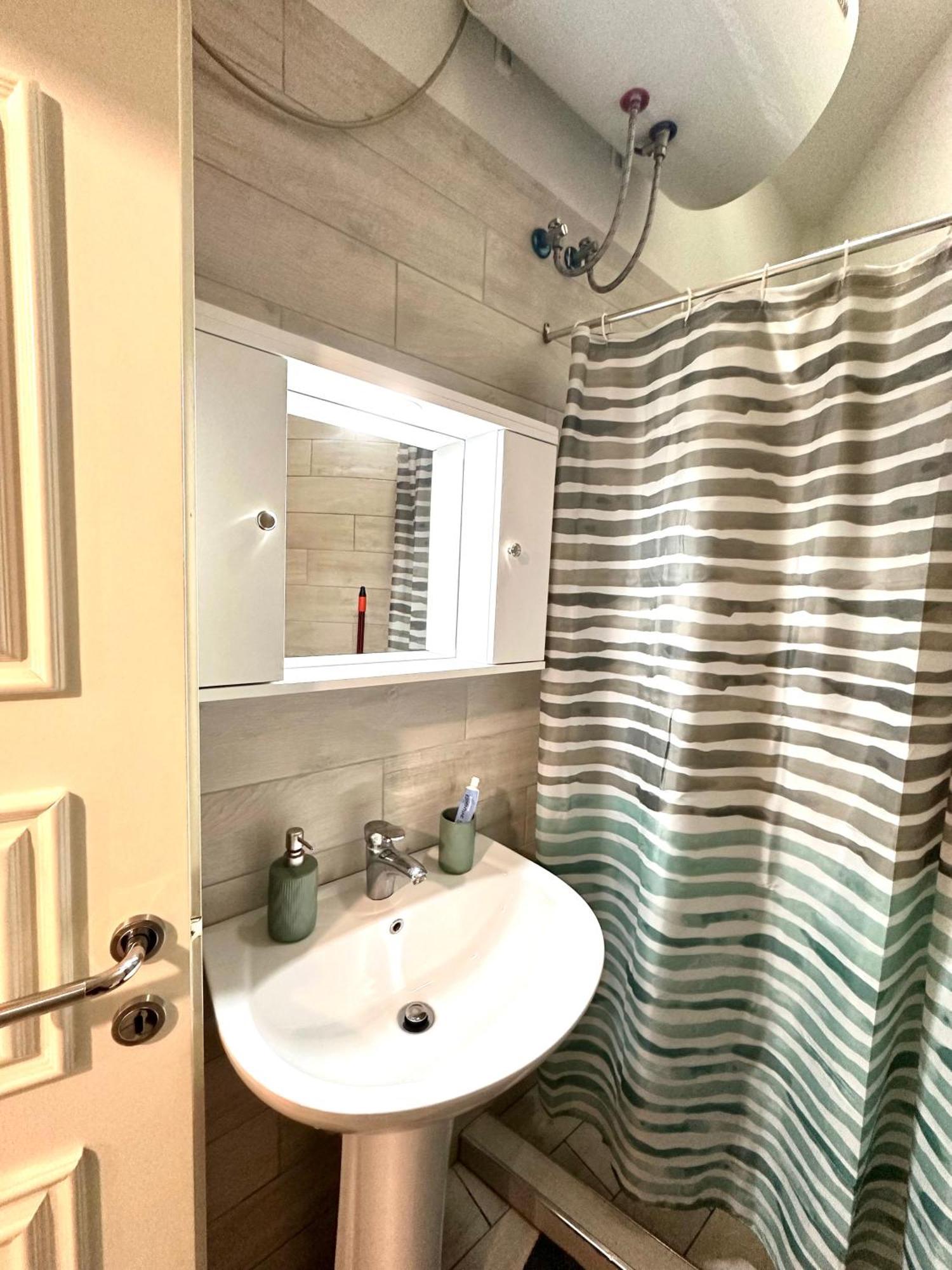 At Bazaar Central Apartment Тирана Екстериор снимка